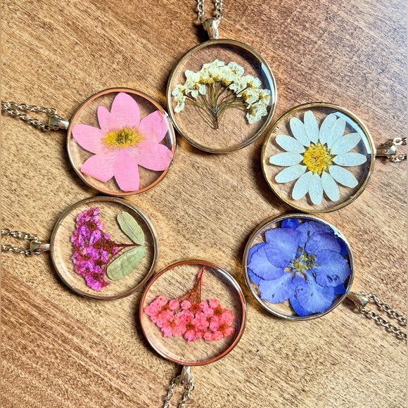 Red Maple Pressed Flower Necklace - Picture 4 of 5